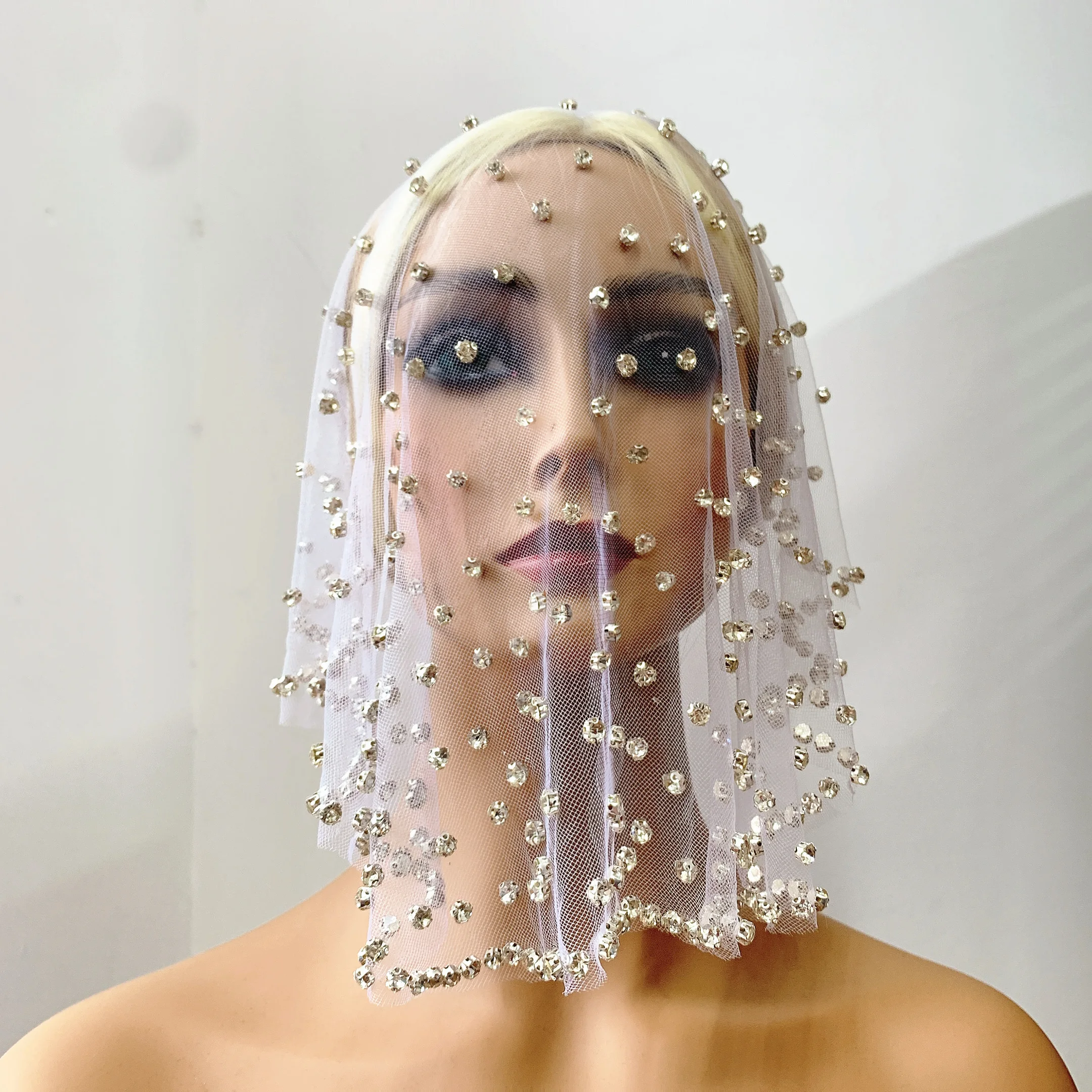 White Face Veil For Bridal Crystal Beaded Headwear Elegant Short Face Mask Hair Accessories