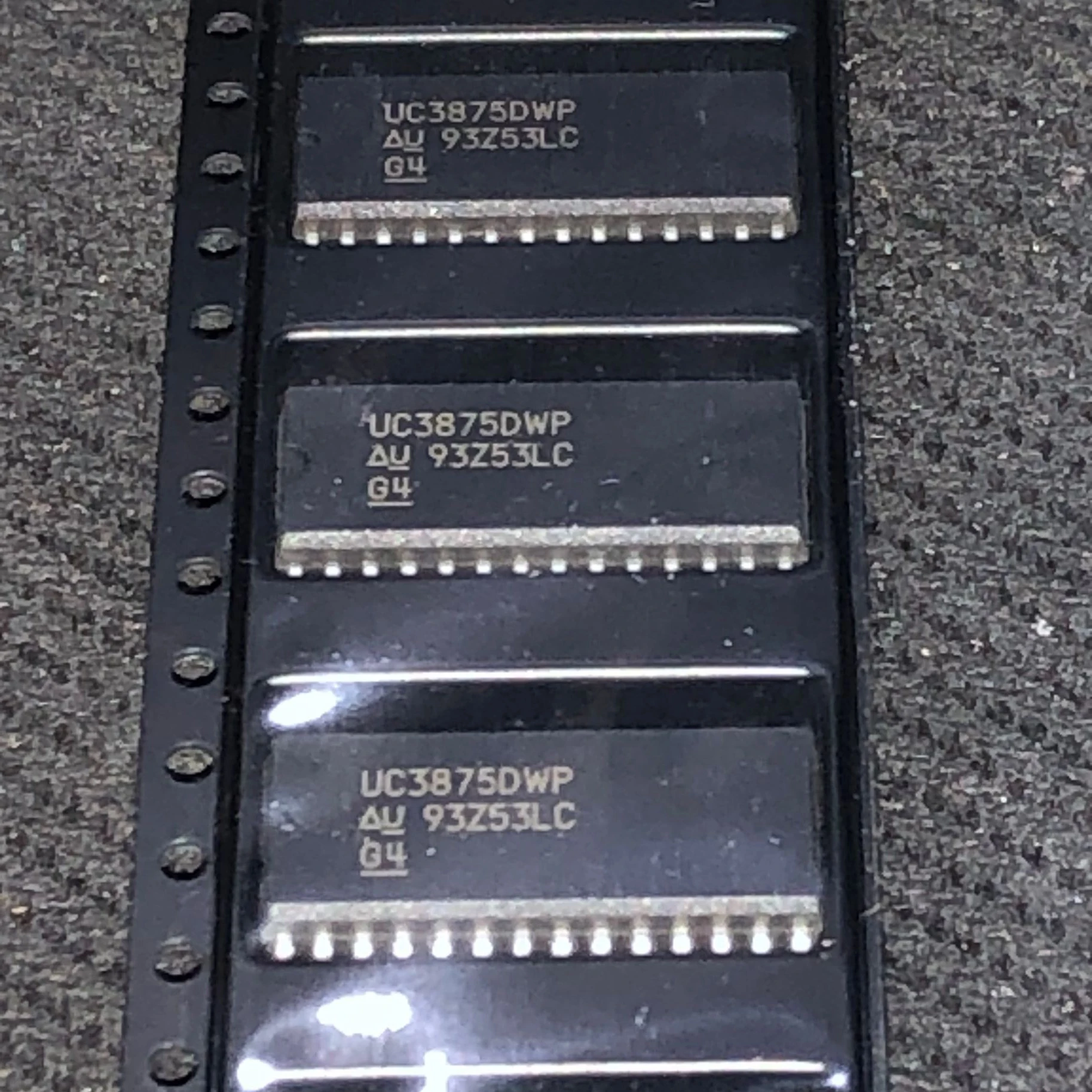 2 Pz/Lotto Uc3875Dwp Tr Sop28 Uc3875Dwptr Ic Reg Ctrlr Pwm Cm-Vm 28-Soic Uc3875Dwpr Uc3875 Dwptr Uc 3875 Dwptr 3875