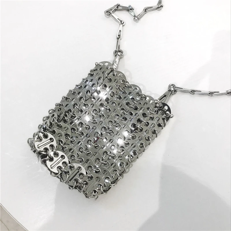 Сумка dolce gabbana lucia. Iconic 1969 paco rabanne. Сумка металлическая женская. Женские круглые брендовые сумки. Сумка металлическая женская.