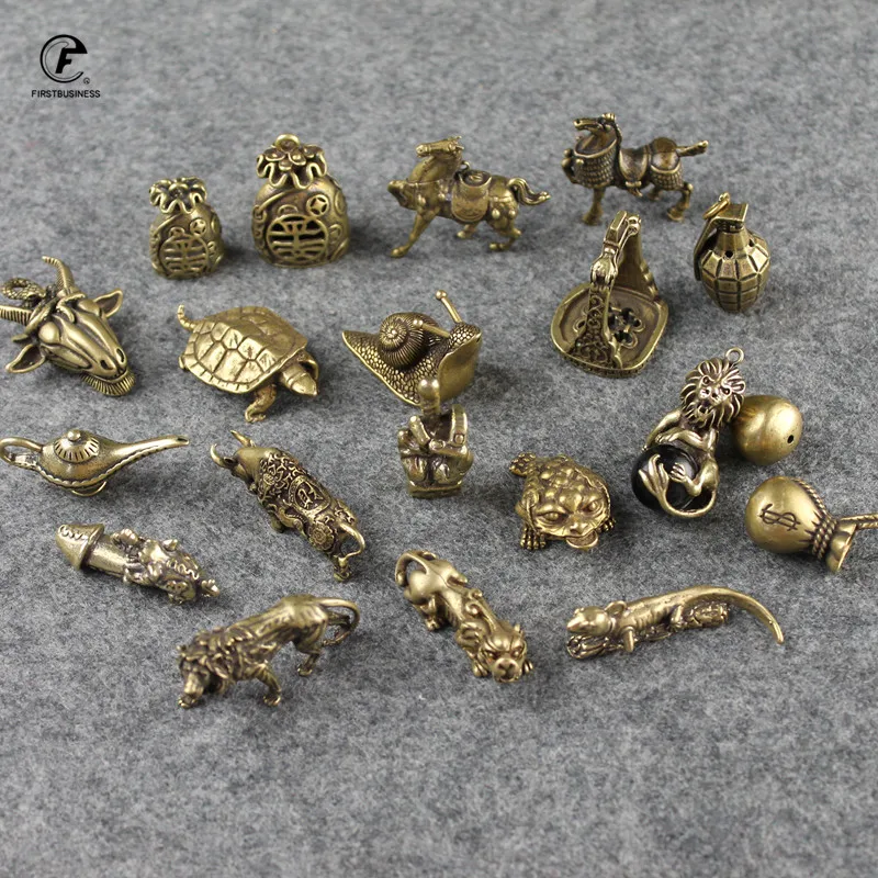 Ornament Crafts Miniature Ornament Copper Hand Statue Punk Style for Home Office Desk Decoration