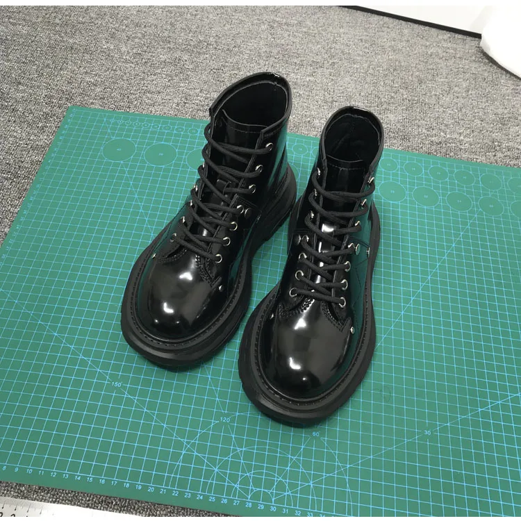 Женские ботинки в байкерском стиле; Роскошные Короткие кожаные ботинки; botas Mujer; женские ботильоны на толстой подошве; модная крутая обувь