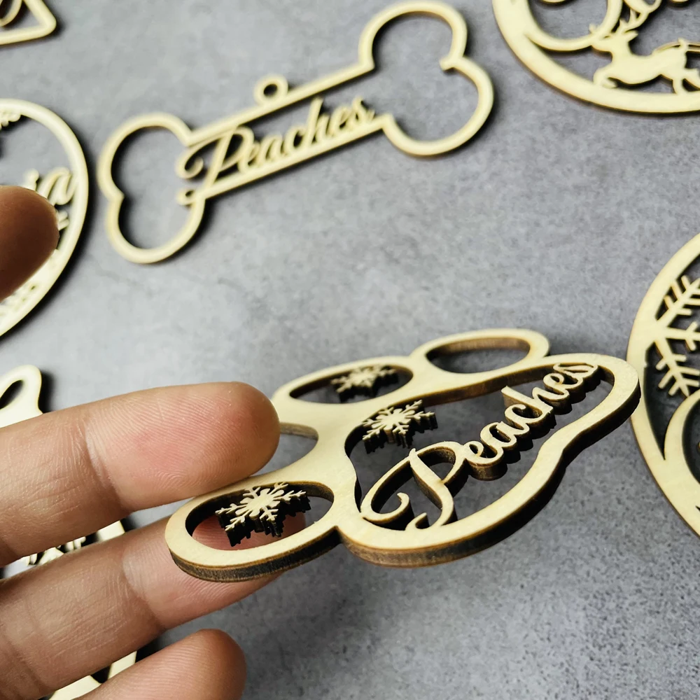 Pallina di Natale personalizzata: decorazione in legno tagliata al laser - Italia