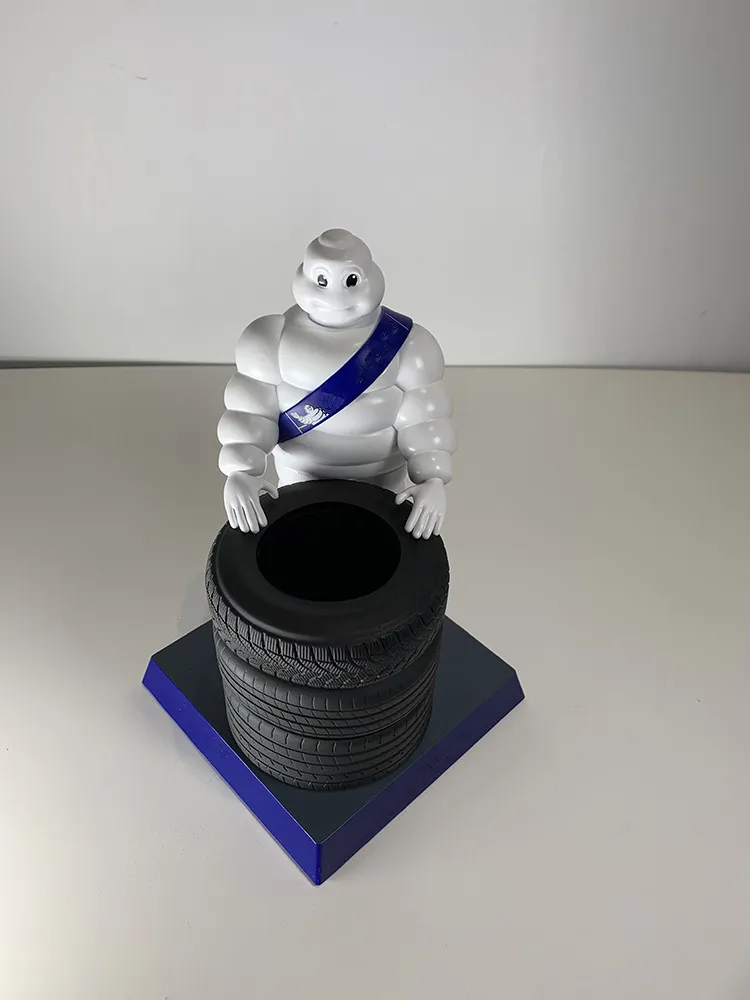 

Симпатичная Белая кукла с удерживающей шиной, украшение для автомобиля, украшение для салона приборной панели, украшение, Стайлинг автомобиля, аксессуары для автомобиля, подарок на день рождения