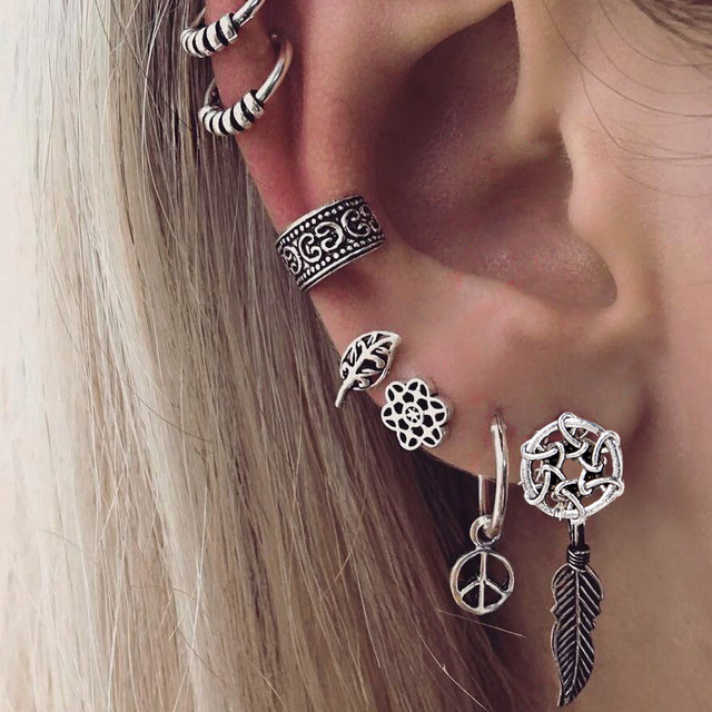 Exquisite Vintage Earring Set for Women Punk Jewelry Vintage Silver Color Carved Geometric Pattern Round Earrings Clip