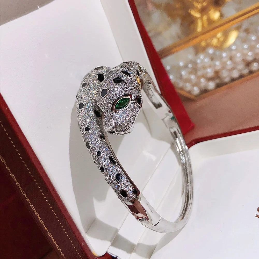 

Popular domineering luxury jewelry. S925 sterling silver double-headed leopard, round bracelet. Couple models. Party, banquet