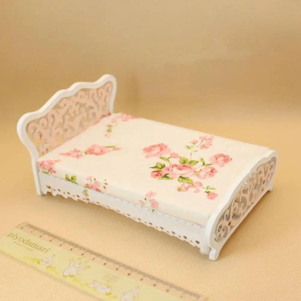  Mini Detachable Carving Princess Bed for 1:12 Doll House Bedroom Random Color
