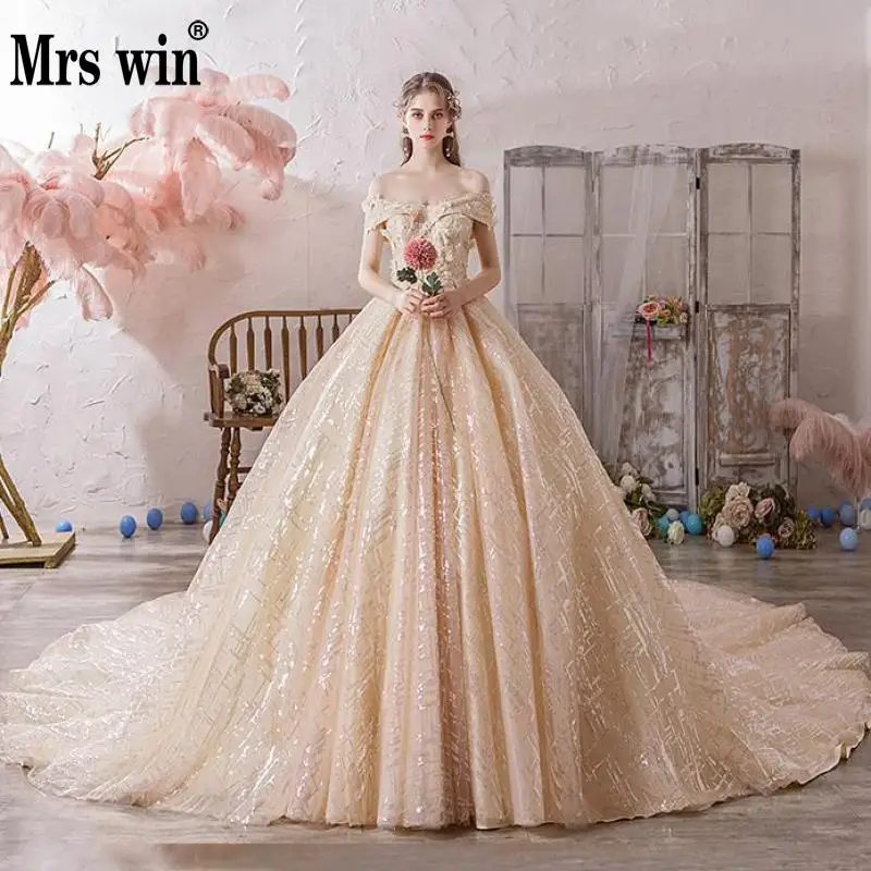 

Wedding Dress 2020 Luxury Champagne Boat Neck Long Train Lace Up Ball Gown Classic Lace Beading Princess Wedding Gowns Hs788