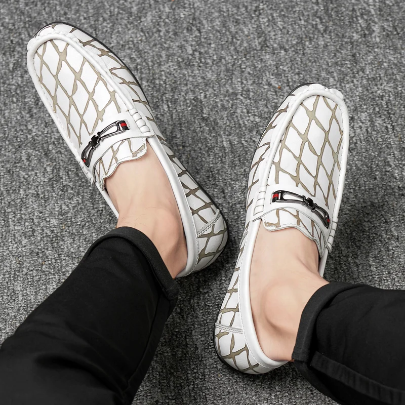 

Handmade Men Loafers Genuine Leather Moccasins Breathable Comfort Men Shoes Casual Slip On Flats Driving Shoes