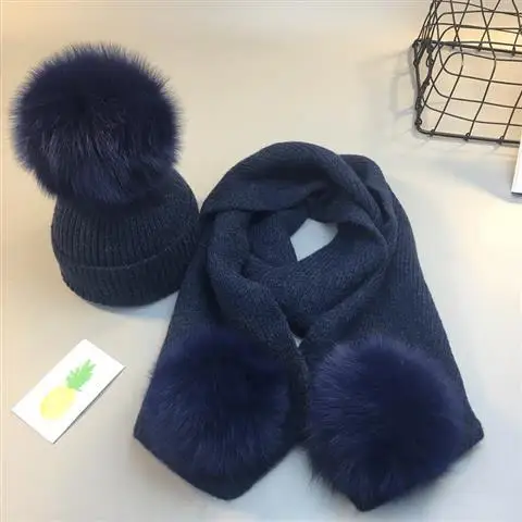 Navy Cap Scarf Set Новая теплая зимняя шапка с помпоном для маленьких девочек, шарф, комплект, натуральный шарик из меха лисы, теплые вязаные шапки для мамы и ребенка, шапочка для родителей и ребенка - Цвет: Navy Cap Scarf Set