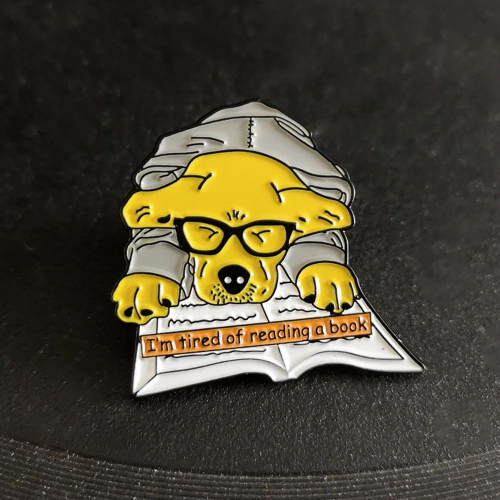 Эмалированная брошь в виде желтой собаки с изображением мультяшных животных для