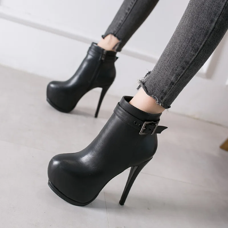

Lady Boots Women's Rubber Shoes Rain Round Toe Luxury Designer Zipper Clogs Platform Bootee Woman 2019 Leather Booties Ladies