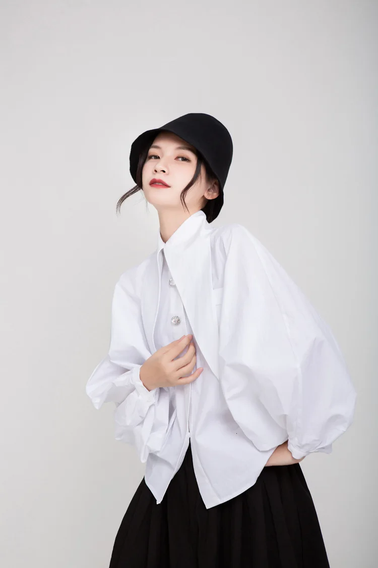 [EAM] Женская белая негабаритная короткая блузка, новая свободная рубашка с отворотом и длинным рукавом-фонариком, модная весенняя Осенняя 1D697