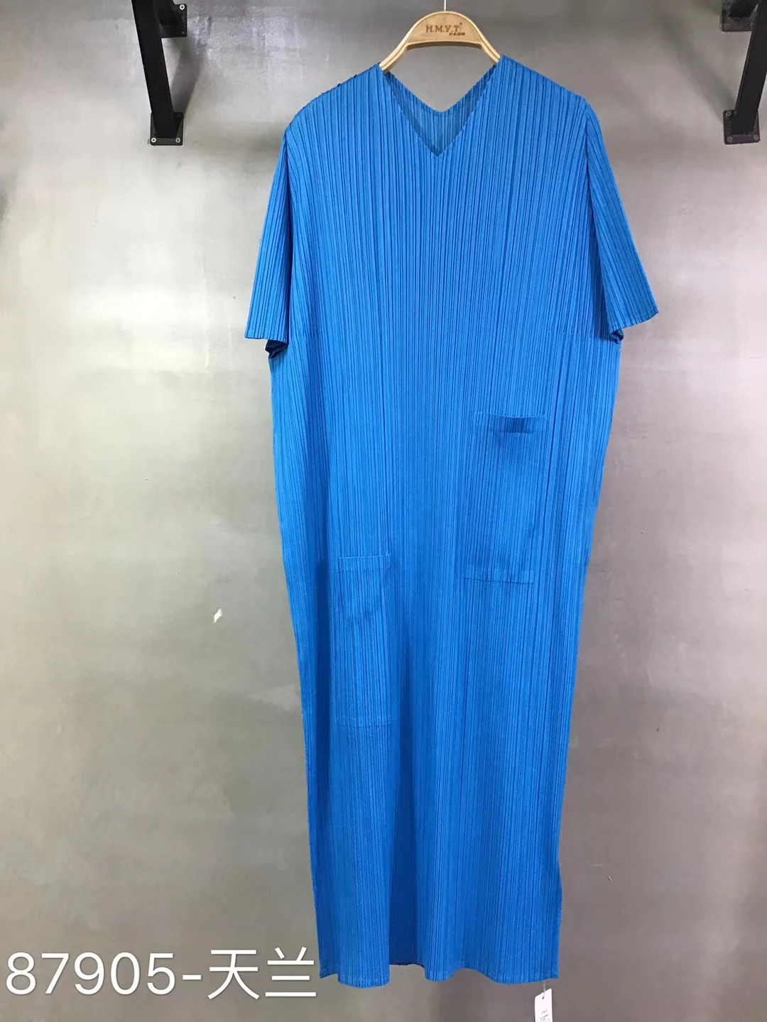 Горячая модное Miyake складное однотонное платье с коротким рукавом v-образным вырезом и карманами прямое платье