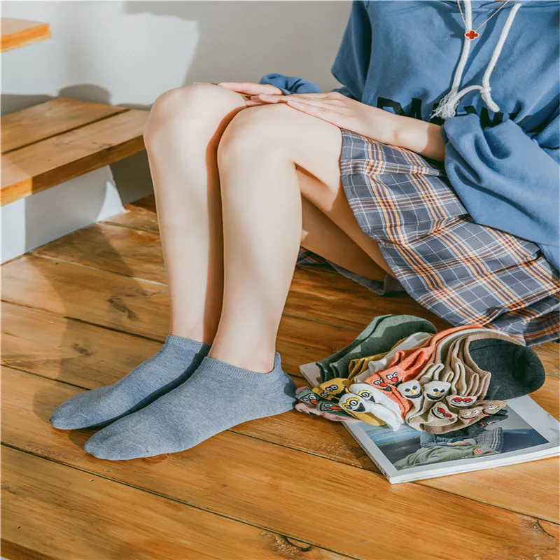 Женские хлопковые носки с вышивкой Kawaii в Корейском стиле; модные забавные носки до щиколотки; милые женские летние яркие цвета
