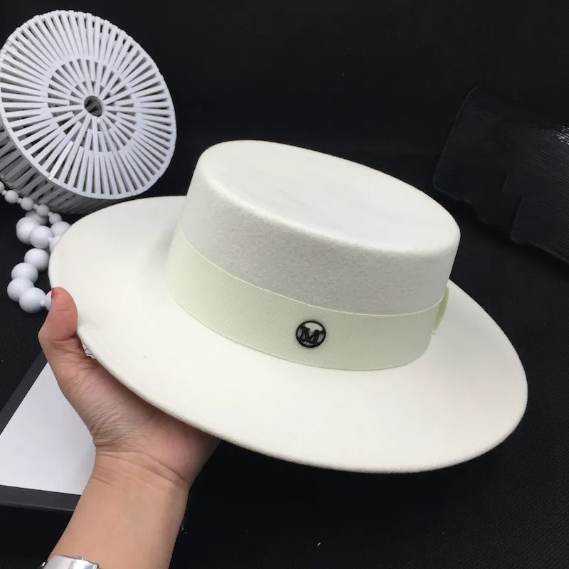  celebrity the same white top hat female French elegant socialite