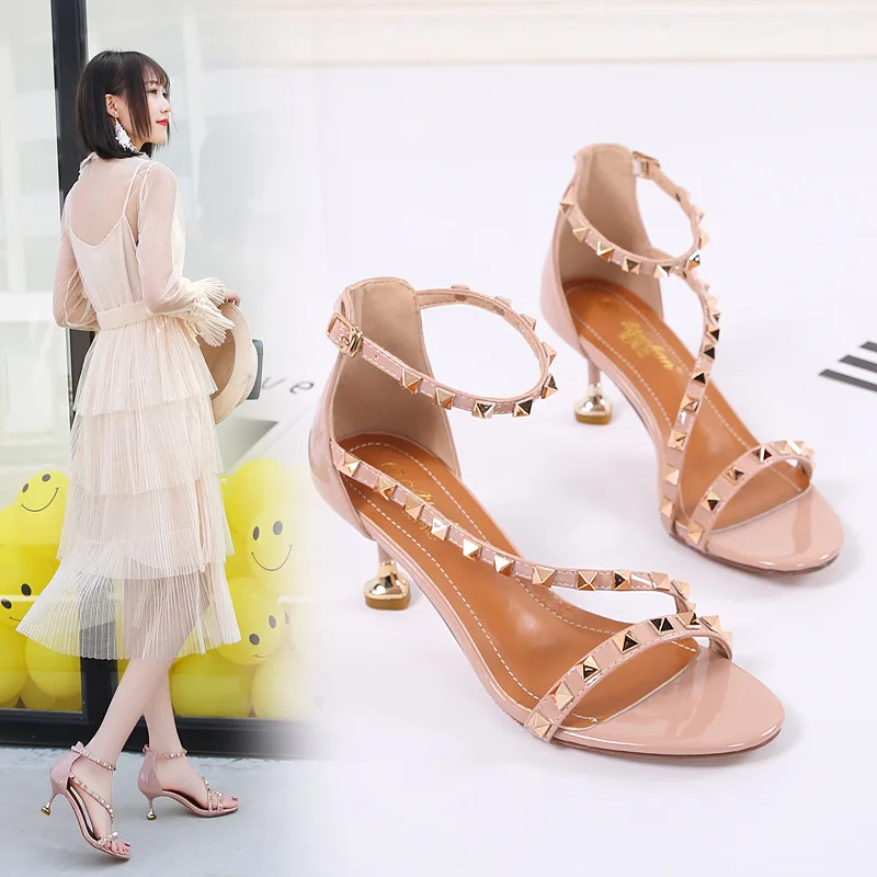 

Peep-toe Wedge Heels Sandal Women