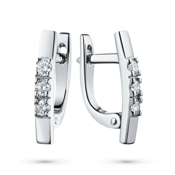 

Earrings in white gold with a diamond