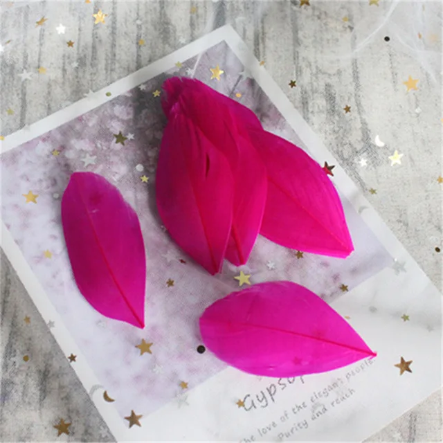Rose red Натуральные гусиные перья 4-8 см, цветные перья лебедя, шлейф для украшения дома, рукоделие, свадебные украшения, 50 шт - Цвет: Rose red