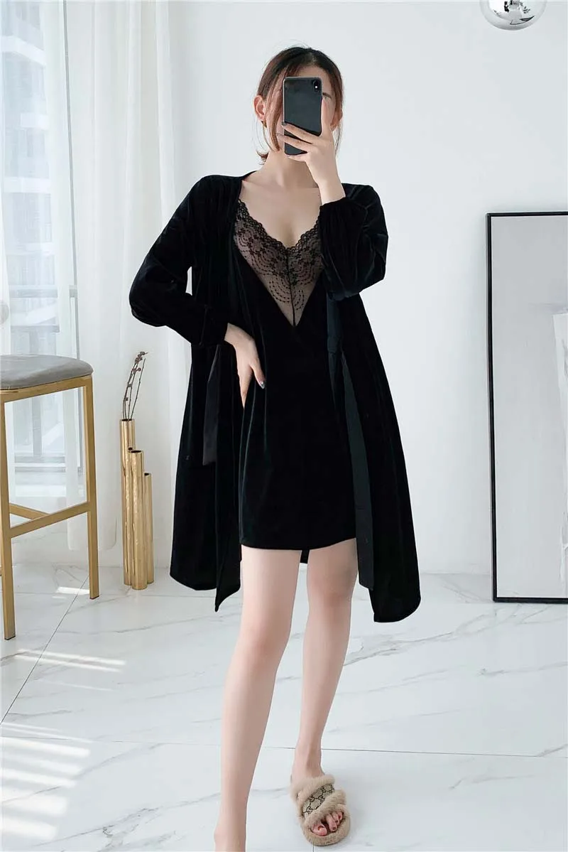 12149405015_2043651032