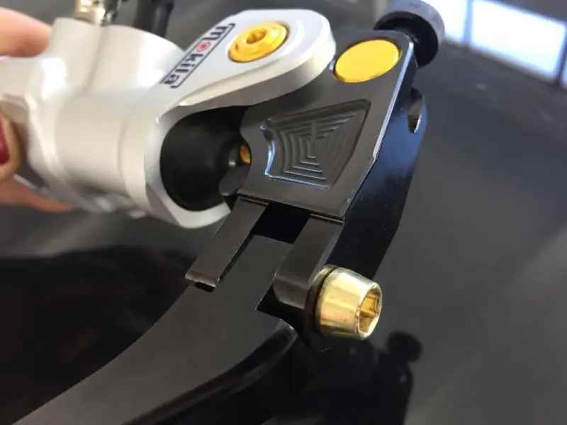 CNC алюминиевый сплав полностью настроенный Мотоцикл Защита от беспорядков Универсальный супер-принудительный тормозной насос верхний насос Монтажный комплект