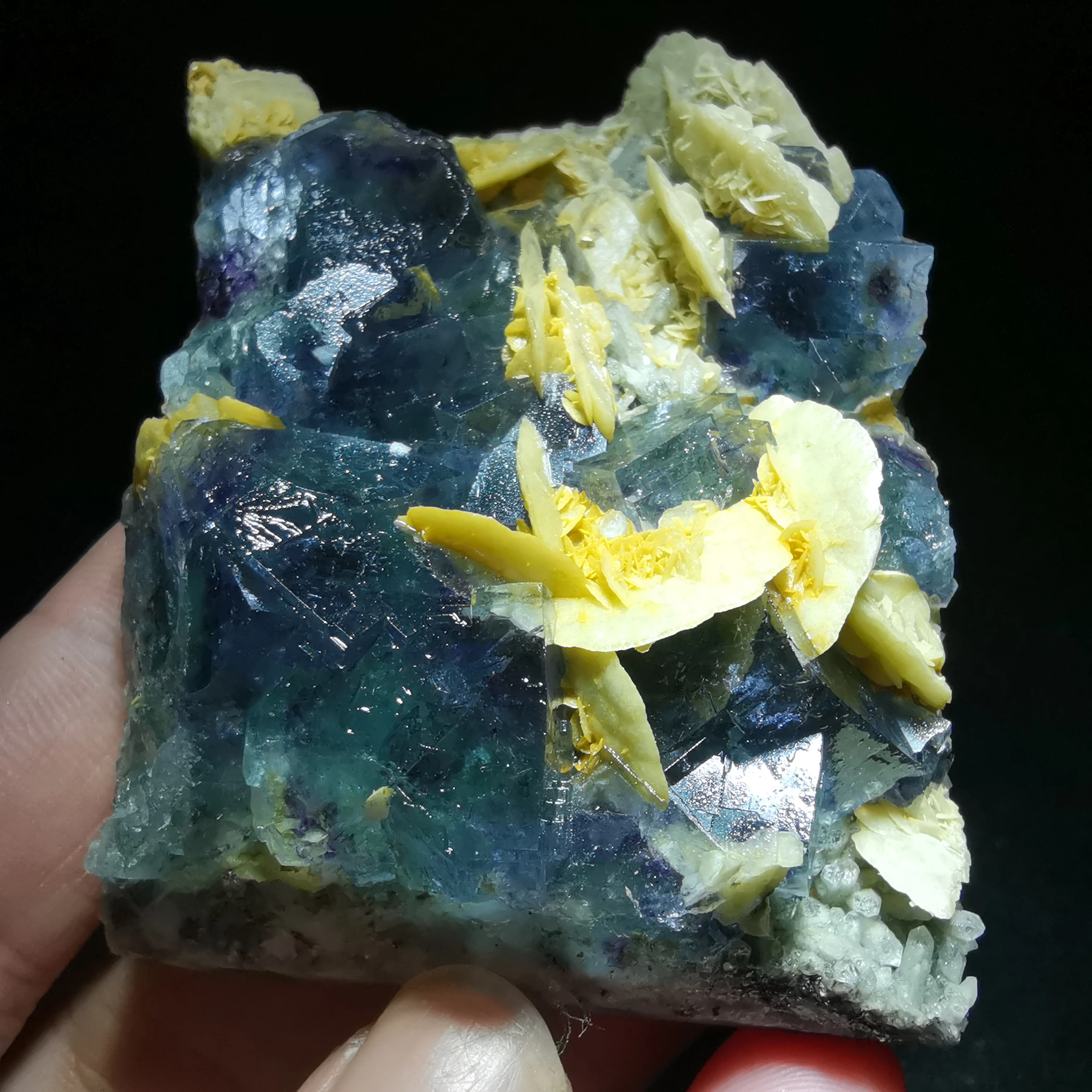 

97.6gNatural rare blue purple fluorite and mica associated mineral specimen stone and crystal healing energy CRYSTAL QUARTZ GEM
