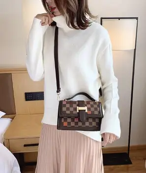 

2019 Winter new tidal hand-held bag broadband texture with small bagsAAA173