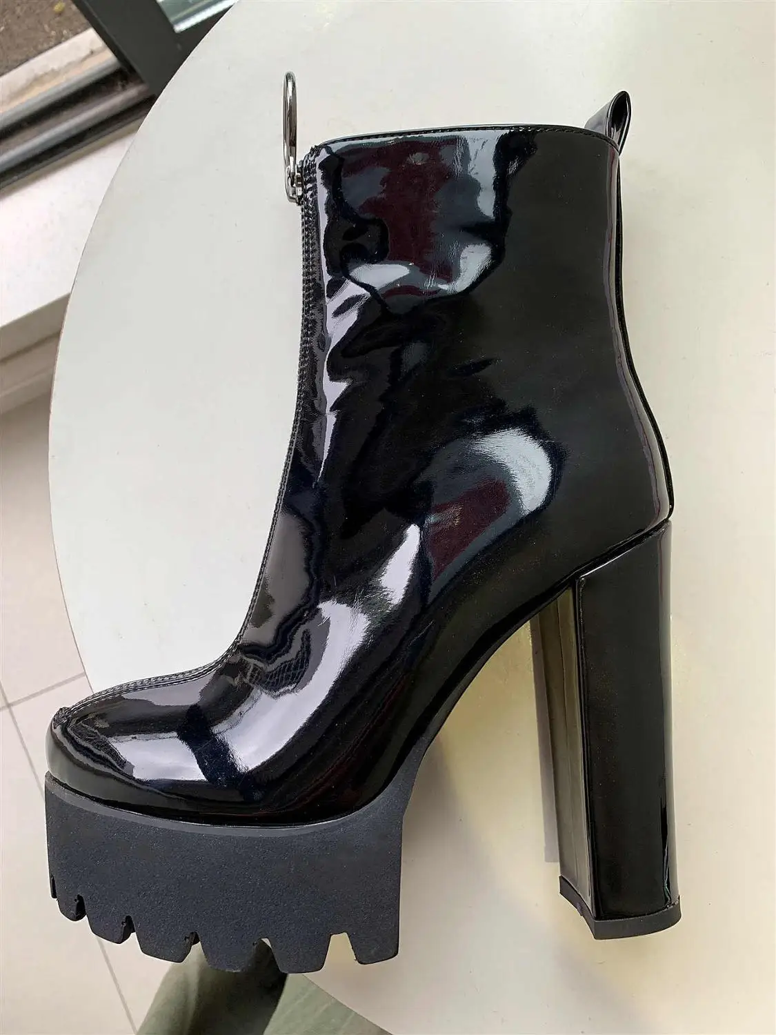 Onlymaker/женские удобные эластичные ботинки на платформе; ботильоны с круглым носком на не сужающемся книзу высоком массивном каблуке; ботинки из лакированной кожи