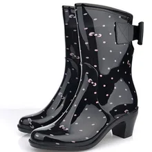 Новые резиновые сапоги для женщин; непромокаемые сапоги до середины икры из пвх; модные водонепроницаемые женские сапоги; дизайнерская женская обувь для дождливой погоды на квадратном каблуке