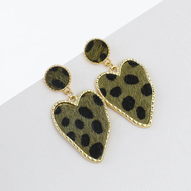

AENSOA 2019 New Design Vinatge Fur Heart Pendant Earrings Autumn Winter Fashion Leopard Leather Statement Earring For Women Girl