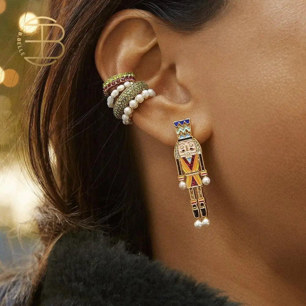 Женские серьги гвоздики с жемчугом разноцветные эмалевые длинные в форме короля