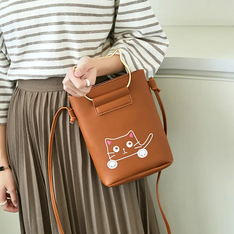 

2020 new Leaning cross bag bucket women bag phone change shoulder soft leather Korean foreign trade batch issued flowers
