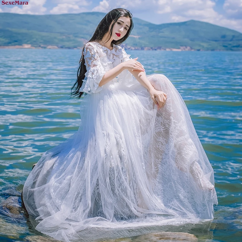 Пляжное платье с вышитыми бабочками и динамиками