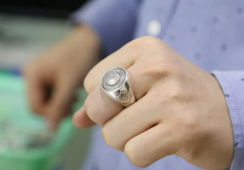 8086719903_1886861696