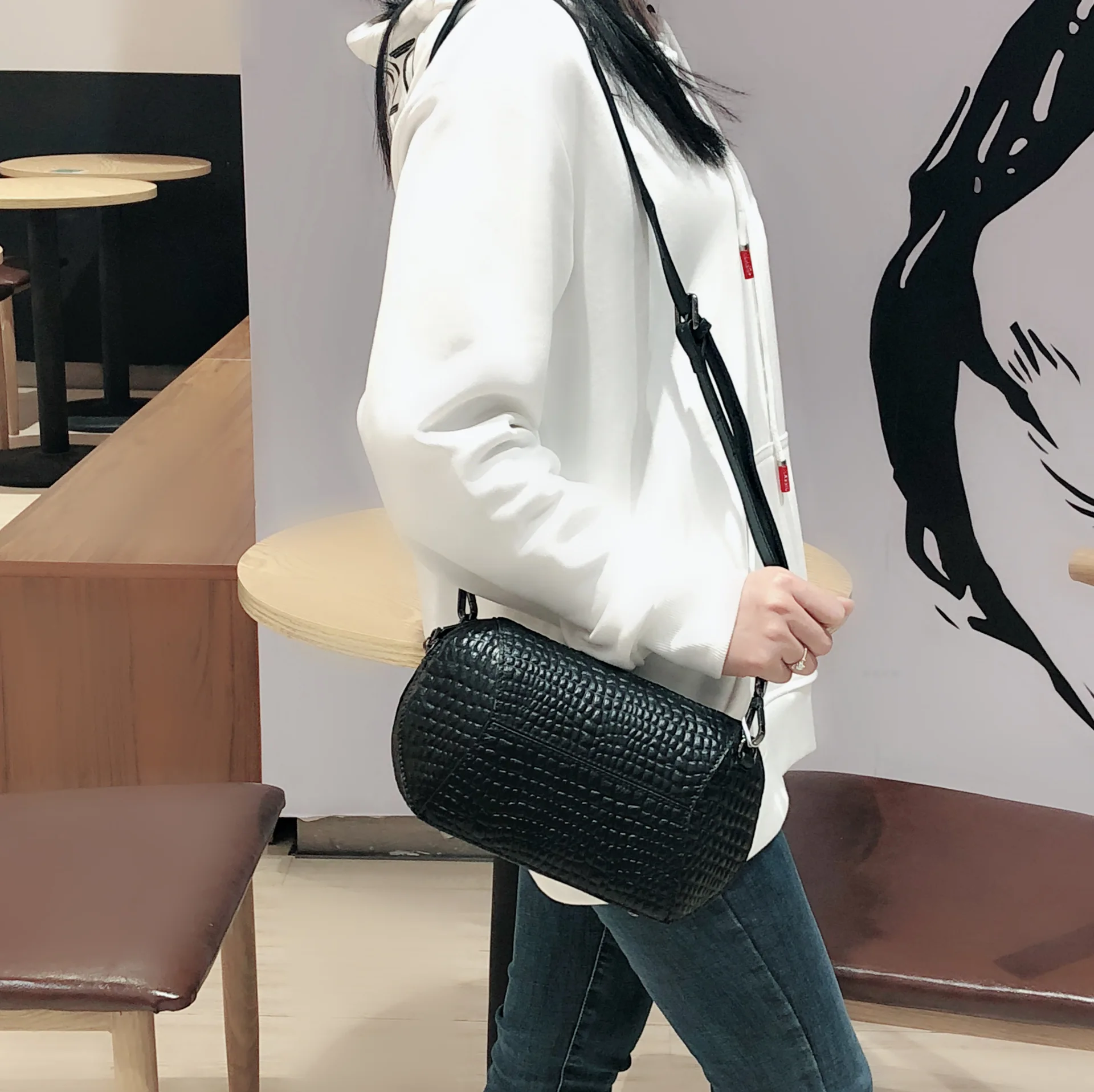 

2019 Spring New Style Fashion Cool Style Women's WOMEN'S Leather Bags Square Sling Bag Solid Color Stone Pattern Cowhide Messeng