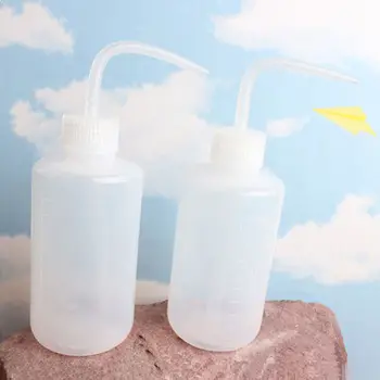 

New Fashion Curved Mouth Diffuser Soap Wash Squirt Squeeze Bottle for Lab White