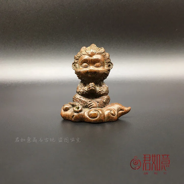 

Exquisite (Monkey King. Jindouyun) bronze carved small ornaments