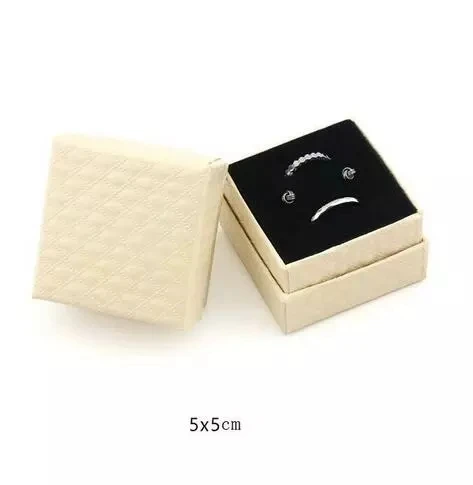Новая шкатулка для украшений браслет серьги ожерелье кольцо коробки чехол подарочная упаковка для демонстрации ювелирных украшений Органайзер черный красный белый - Цвет: 5x5cm beige