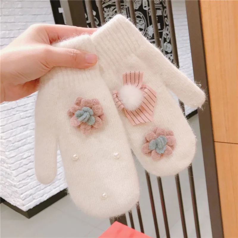 Корейская версия из кроличьей шерсти с цветочным узором для девочек; милые трендовые теплые варежки с цветочным узором; сезон осень-зима; уличные бархатные перчатки - Цвет: 01