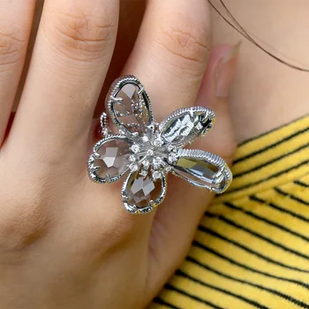 

Best Selling Luxury Women's Flower Crystal Ring Gold Color Exaggerated French Ladies Ring Wedding Engagement Ring