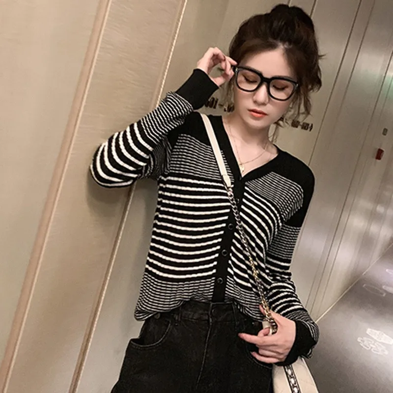 M Korean Stylish Sweet V-neck Sweater Black And White New Striped Split Long-sleeved Casual Knit Cardigan W3 |