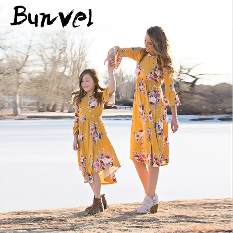 Bunvel/осенние платья для мамы и дочки; зимняя одежда с цветочным принтом для мамы и дочки; платье с оборками для мамы и дочки; 5