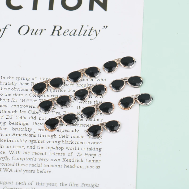 10 Pcs Mini Sunglasses Flatback Resin DIY Decor Play Toys for Dolls Fashion Accessories