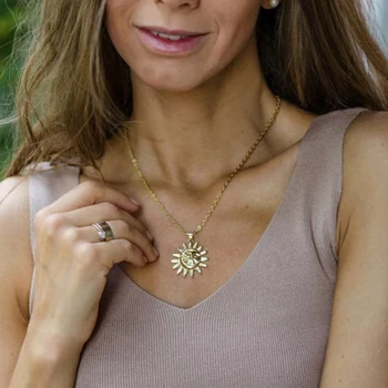 

Lifefontier Minimalist Moon and Sun Pendant Necklace Sunflower Collar Necklace for Women Celestial Chain Jewelry Friendship Gift