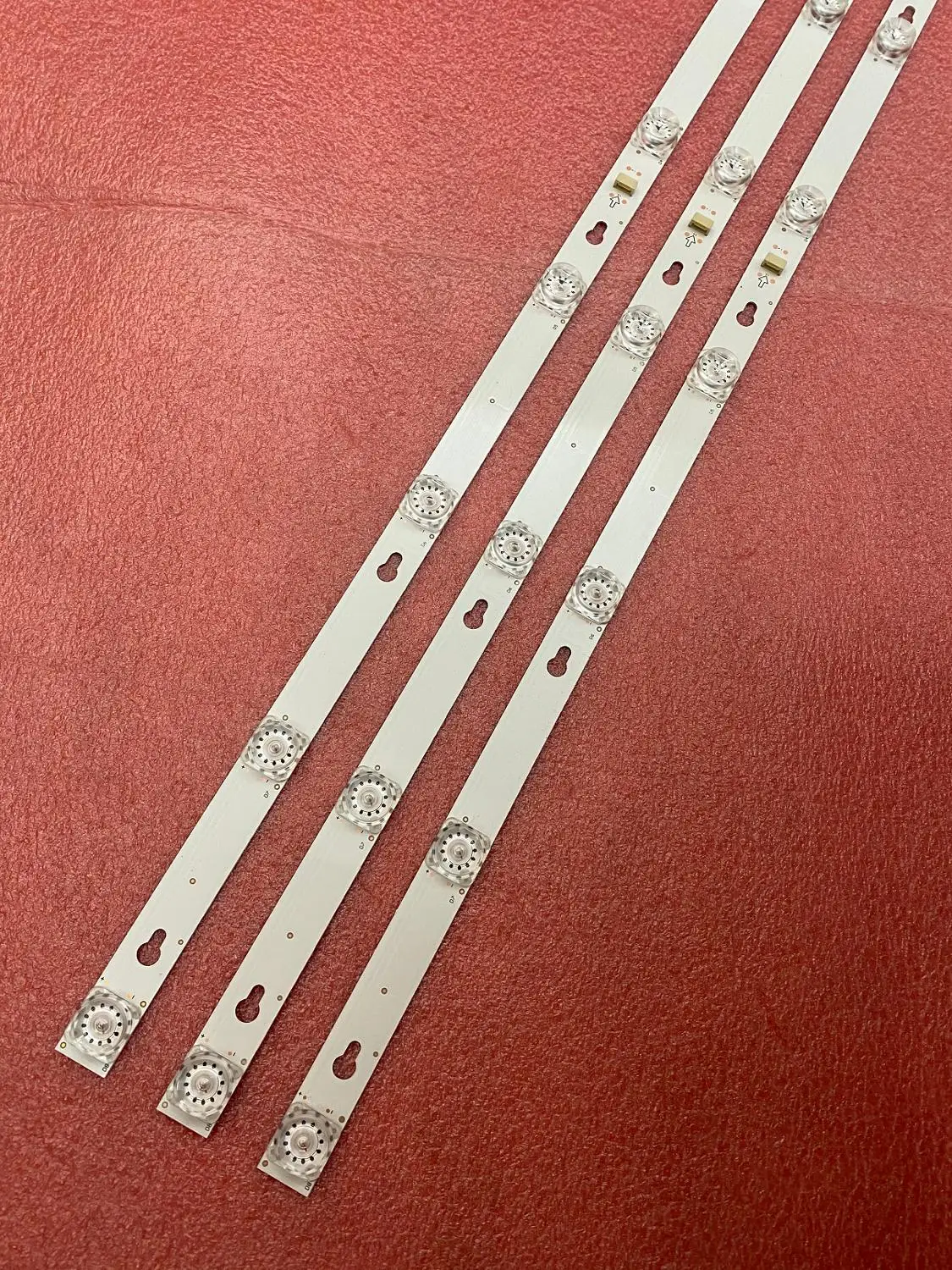 3pcs/set LED backlight strip for 40FD5406 Toshiba L40F3301B 40A730U 40l2600 TCL F40S5916 TOT_40D2900_3x8_3030C L40E5800A L40F330 |