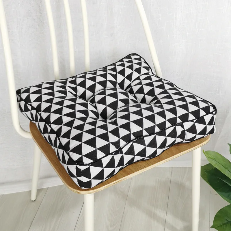 12297731179_1183343707