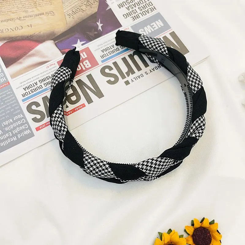 Рисунок 4 - Ободок для волос женский в клетку