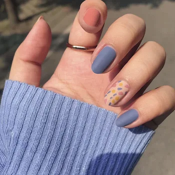 Ceny 24PCS/box Fashionable Blue And Graffiti Pattern Wearable Fake Nails With Glue Short Oval Head Full Cover Finished Fingernails