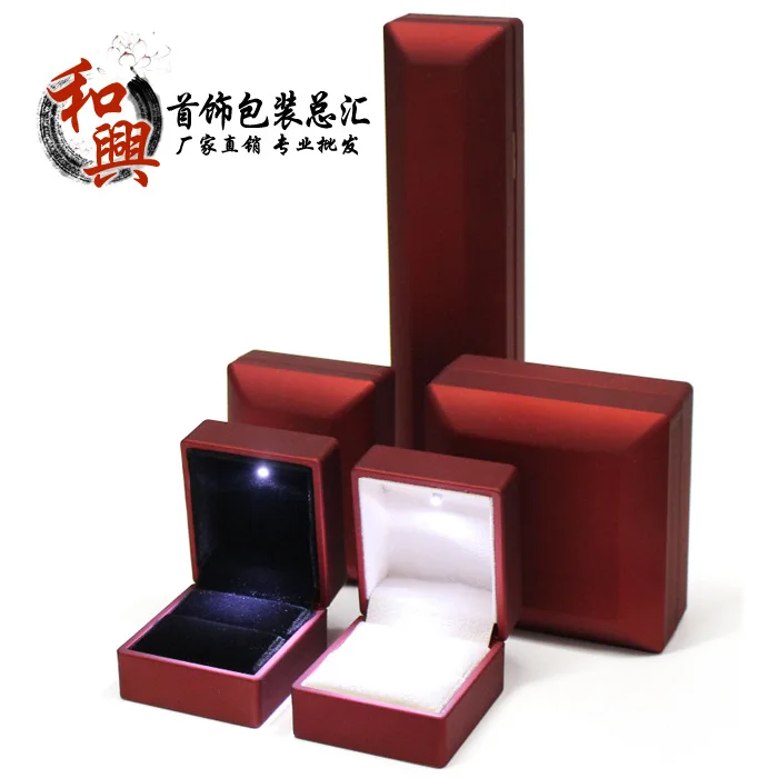 

Proposal Jewlery Box Wedding Festive Red Jewelry Box Ring Pendant Bracelet Necklace LED Lamp Box