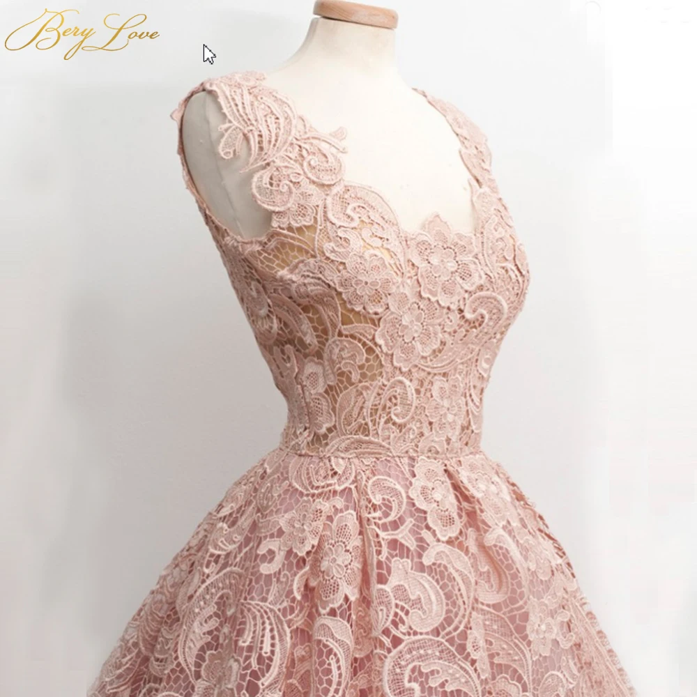BeryLove Blush Knee Length Homecoming Dresses Short Blush Pink A line Lace vestido curto Open Neckline Short Cocktail Gown
