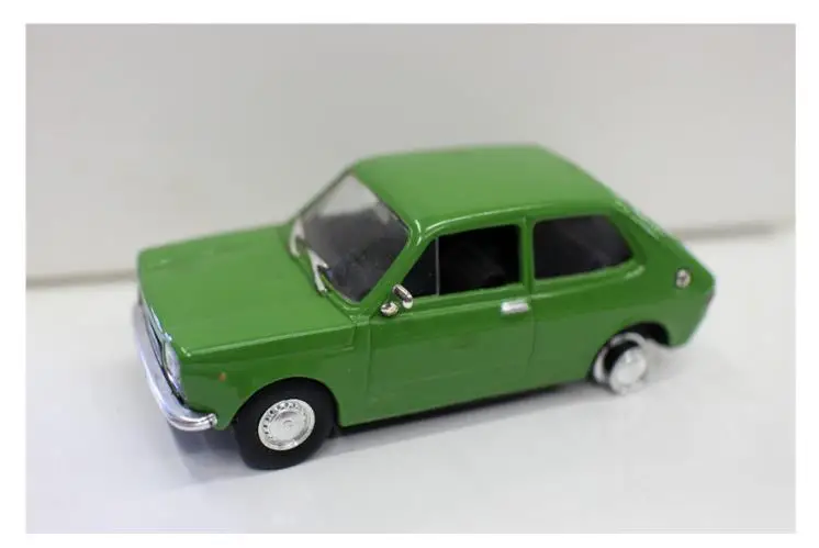 1:43 Fiat 127P Модель автомобиля из сплава, высокая модель игрушечной машины для детей, автомобиль с функцией такси - Цвет: Зеленый